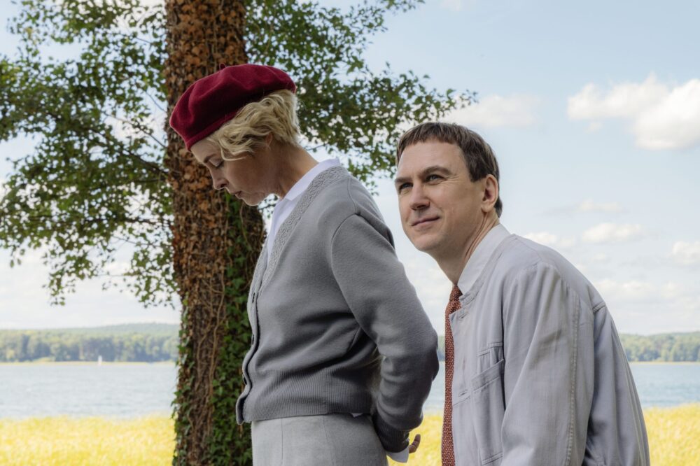 © STUDIOCANAL Ziegler-Film Susanne Wolff (die Frau des Architekten) und Lars Edinger (Architekt)
