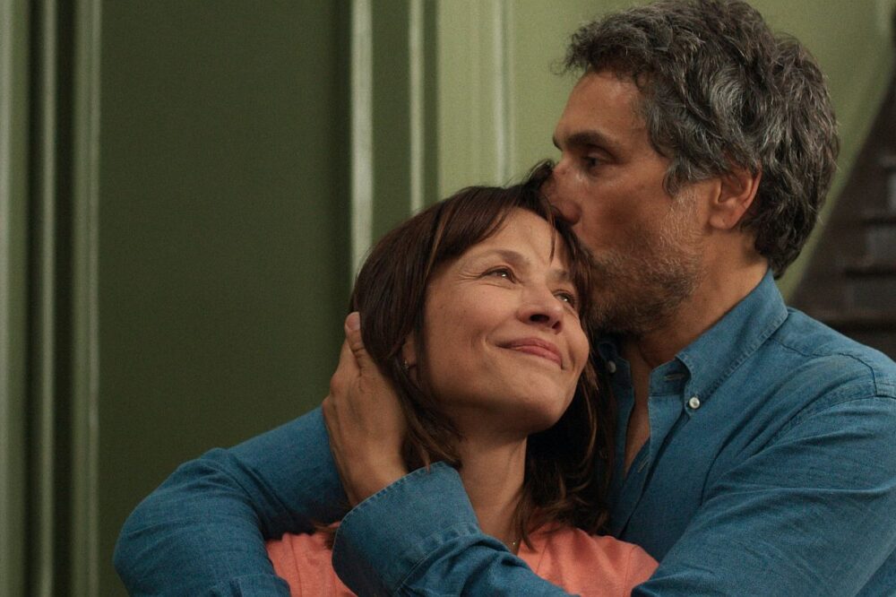 web_LOL 2-0_Still_10_© 2026 CURIOSA FILMS – LOVE IS IN THE AIR - APOLLO FILMS DISTRIBUTION - FRANCE 2 CINÉMA - M6 FILMS