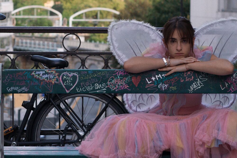 web_LOL 2-0_Still_11_© 2026 CURIOSA FILMS – LOVE IS IN THE AIR - APOLLO FILMS DISTRIBUTION - FRANCE 2 CINÉMA - M6 FILMS